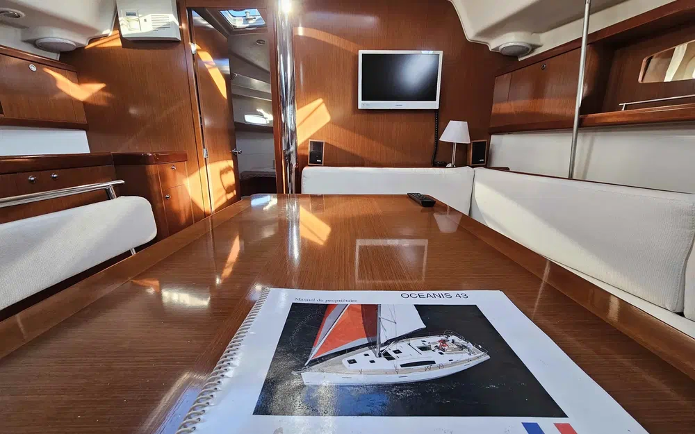 slider 7 Beneteau Oceanis 43