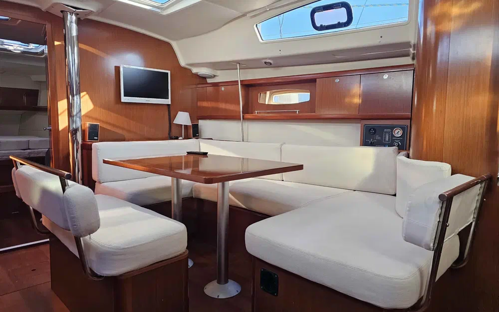 slider 8 Beneteau Oceanis 43