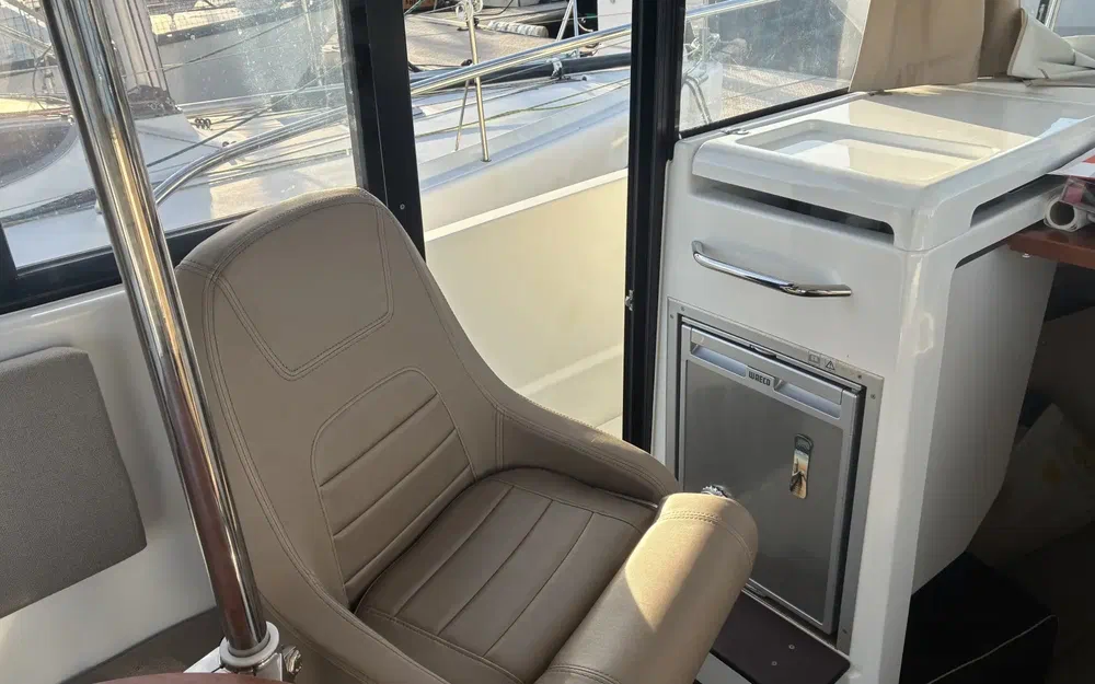 slider 12 Jeanneau Merry Fisher 855