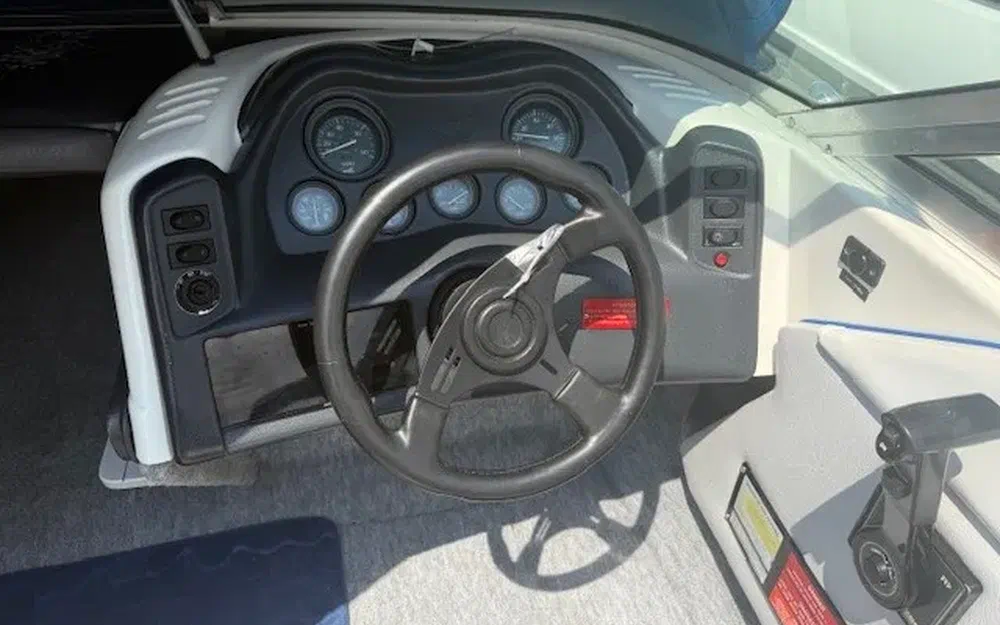 slider 1 Sea Ray 200 Overnighter