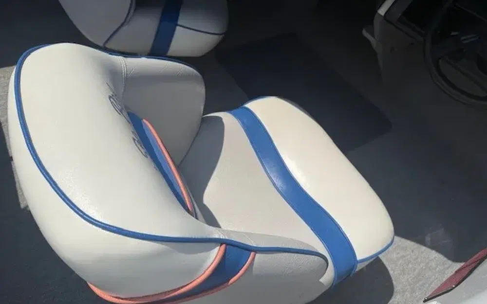 slider 2 Sea Ray 200 Overnighter