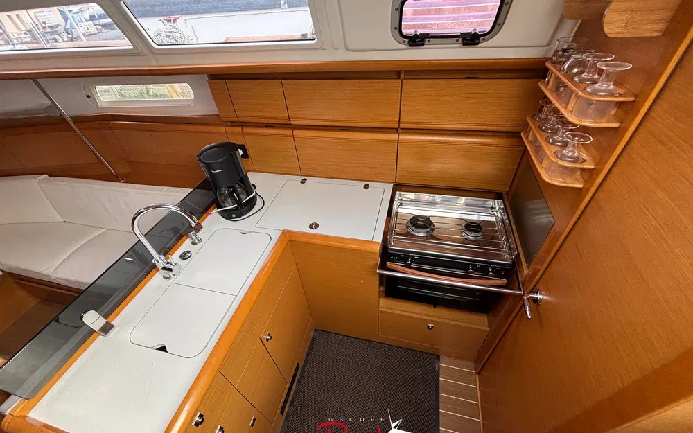 slider 8 Jeanneau Sun Odyssey 379 Dl