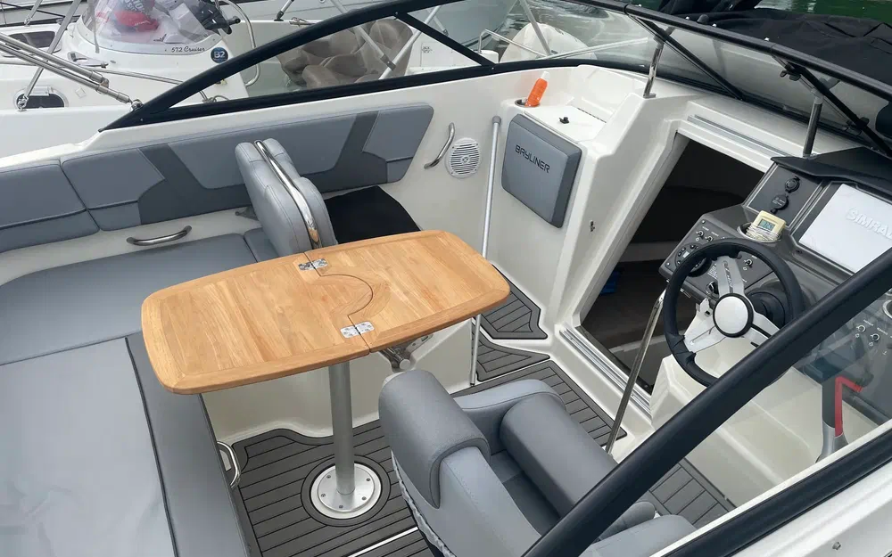 slider 2 Bayliner VR5 Cuddy