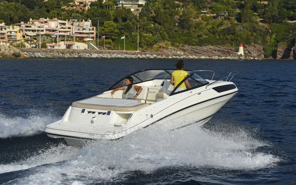 slider 1 Bayliner VR5 Cuddy