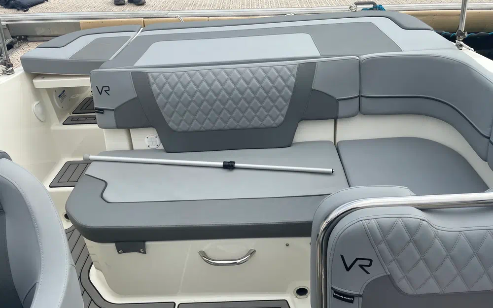 slider 11 Bayliner VR5 Cuddy