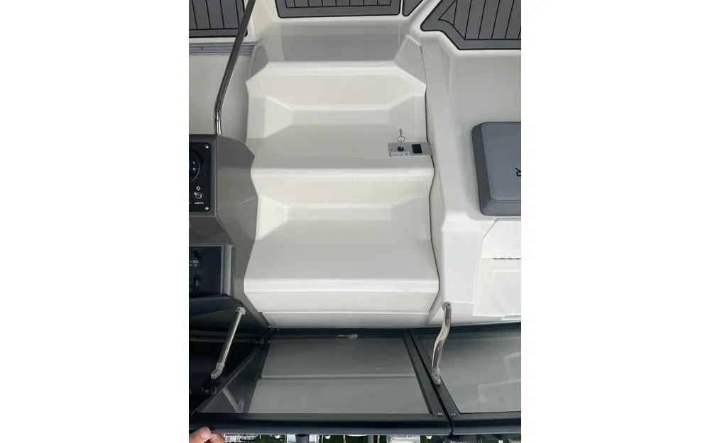 slider 12 Bayliner VR5 Cuddy