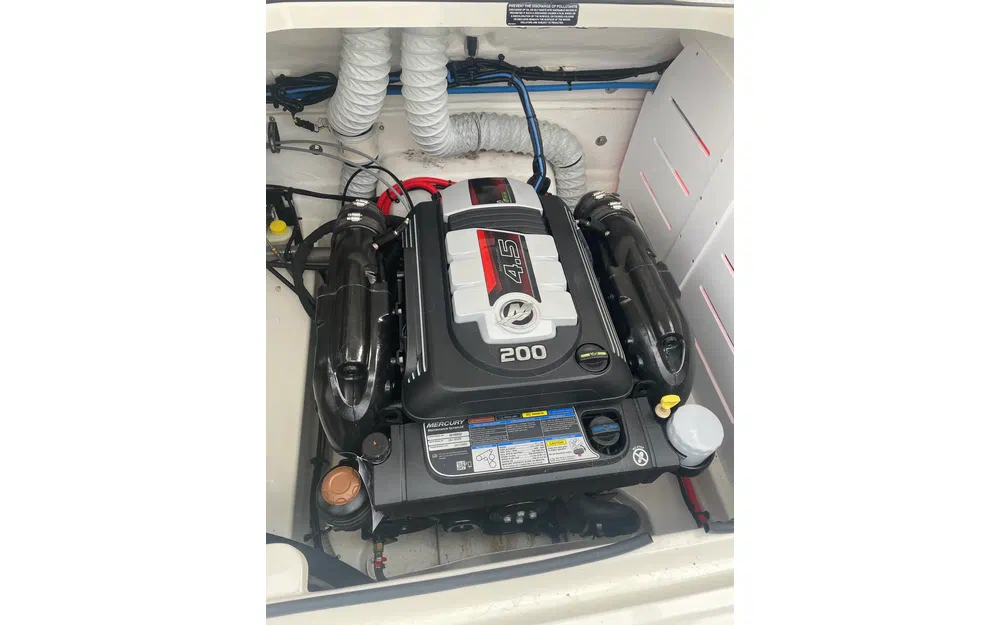 slider 4 Bayliner VR5 Cuddy