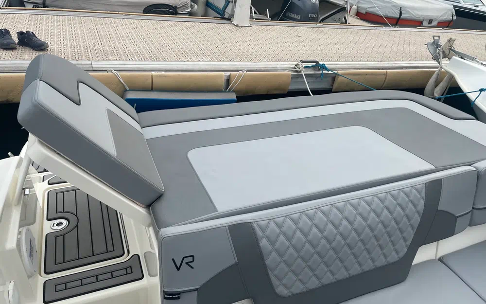 slider 14 Bayliner VR5 Cuddy