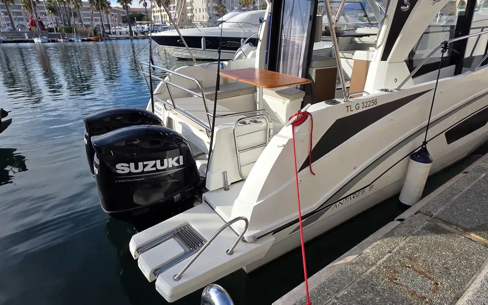 slider 9 Beneteau Antares 9 OB