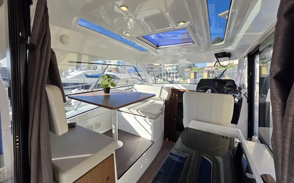 slider 12 Beneteau Antares 9 OB