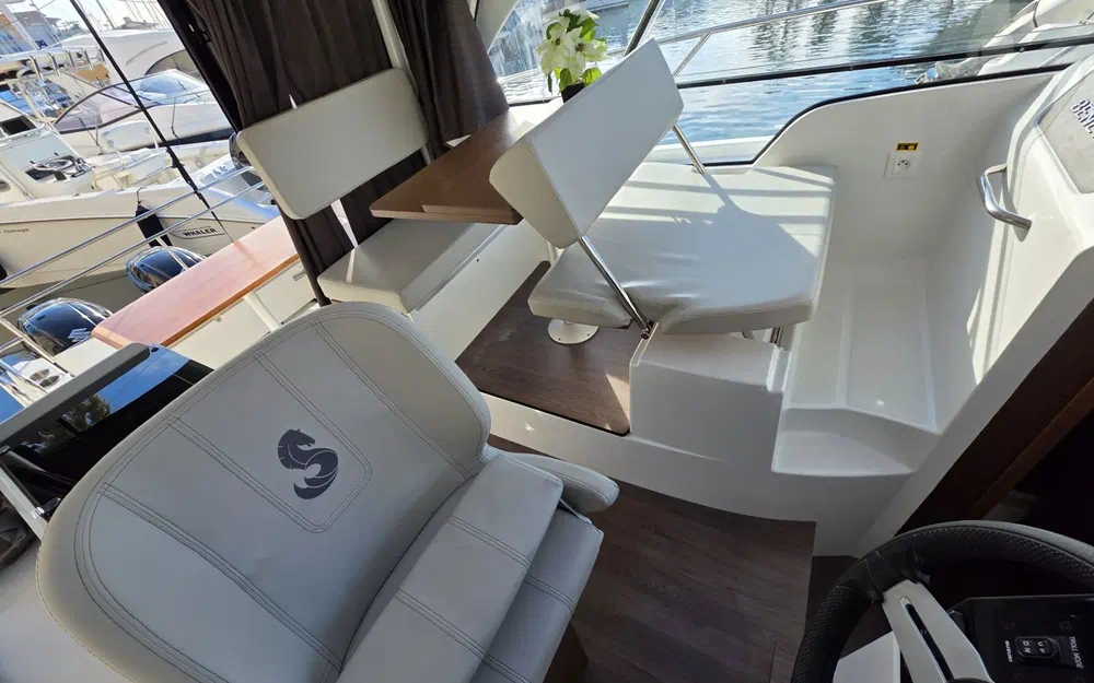 slider 13 Beneteau Antares 9 OB