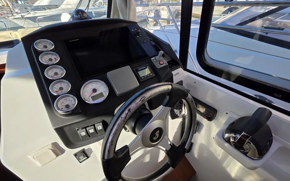 slider 4 Beneteau Antares 9 OB