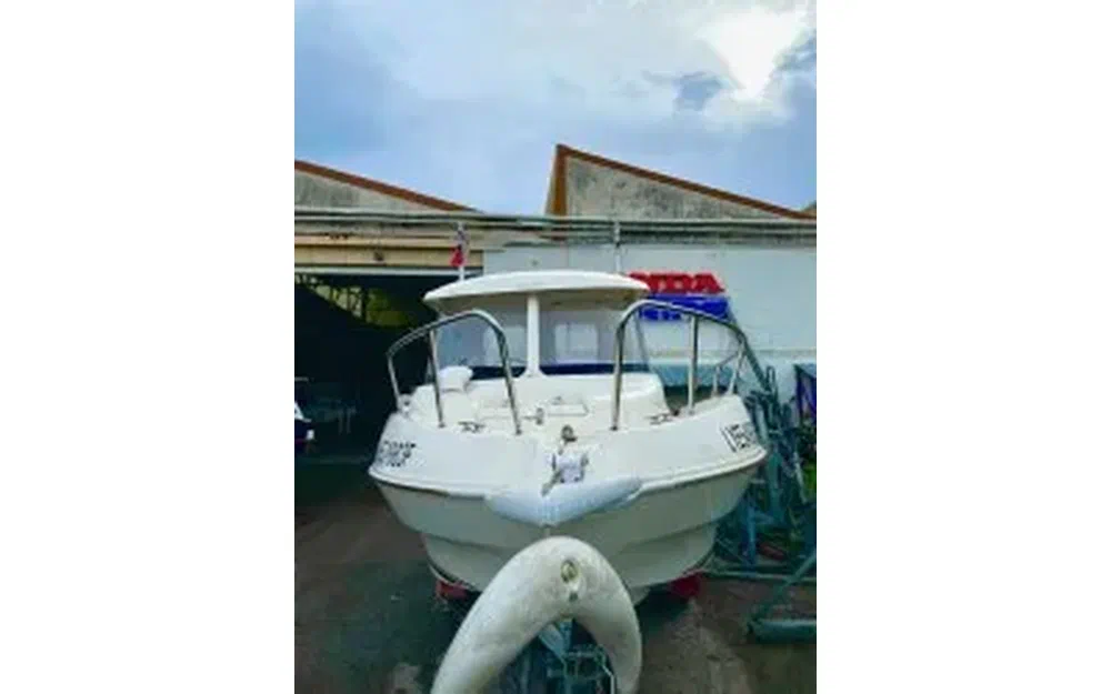slider 0 Quicksilver 500 Pilothouse