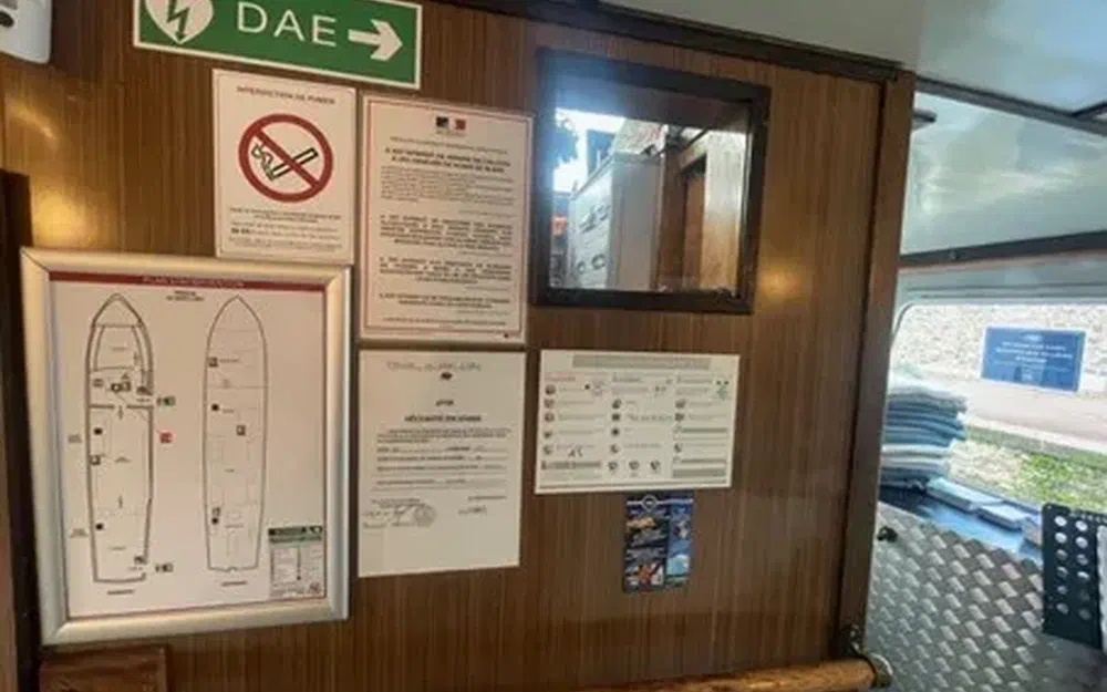 slider 10 Bateau Passagers 100 pax EF ERP Bar 2 terrasses