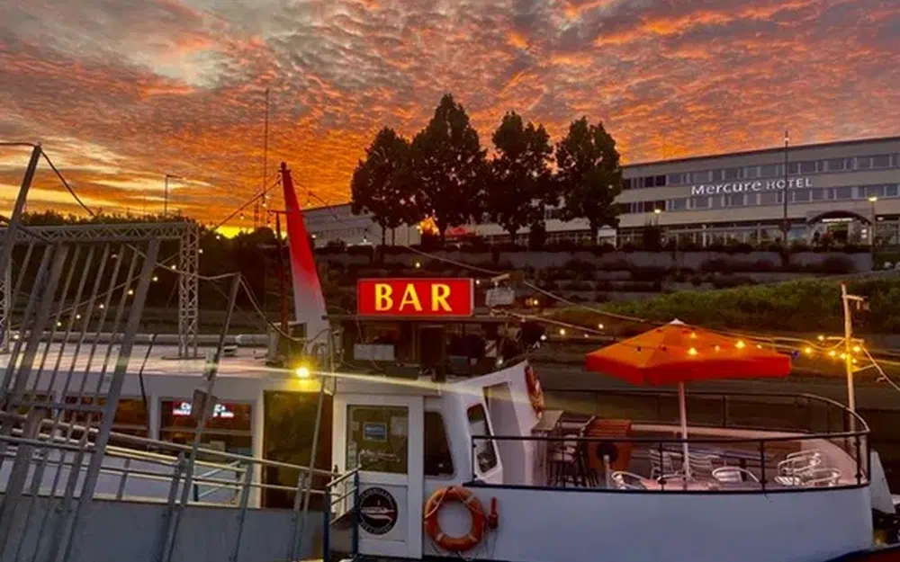 slider 1 Bateau Passagers 100 pax EF ERP Bar 2 terrasses