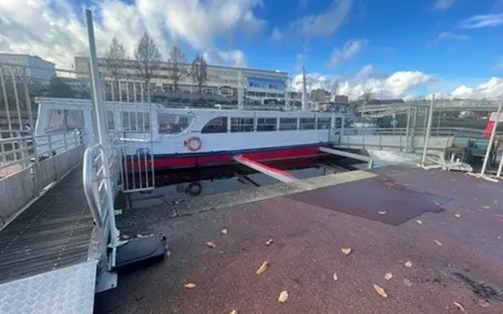 slider 34 Bateau Passagers 100 pax EF ERP Bar 2 terrasses