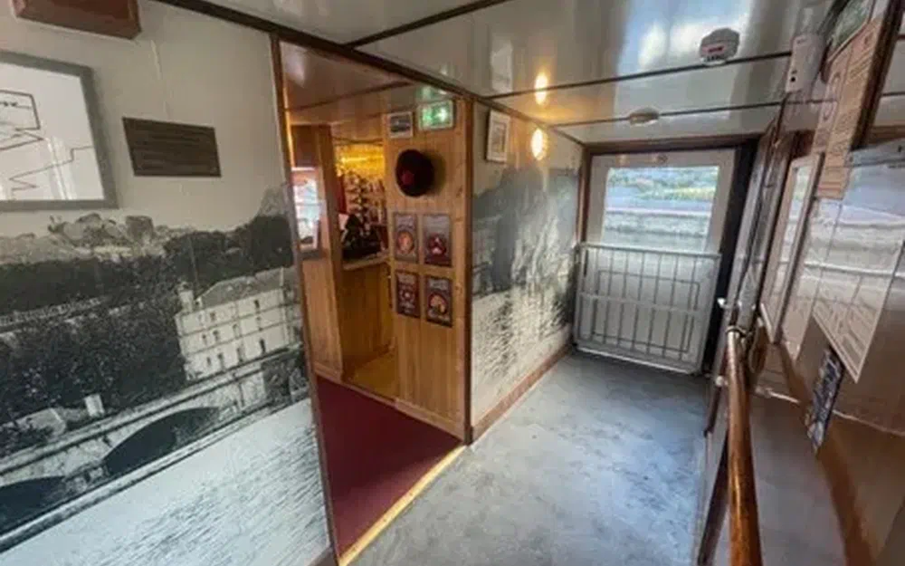 slider 4 Bateau Passagers 100 pax EF ERP Bar 2 terrasses