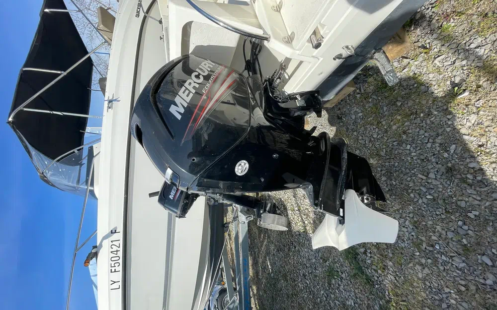 slider 8 Quicksilver Activ 605 Pilothouse