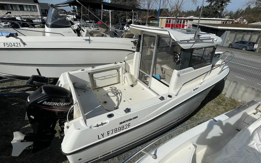 slider 0 Quicksilver Activ 605 Pilothouse