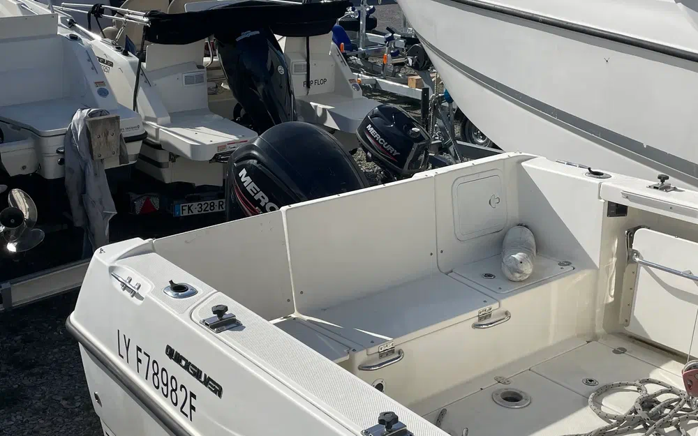 slider 2 Quicksilver Activ 605 Pilothouse