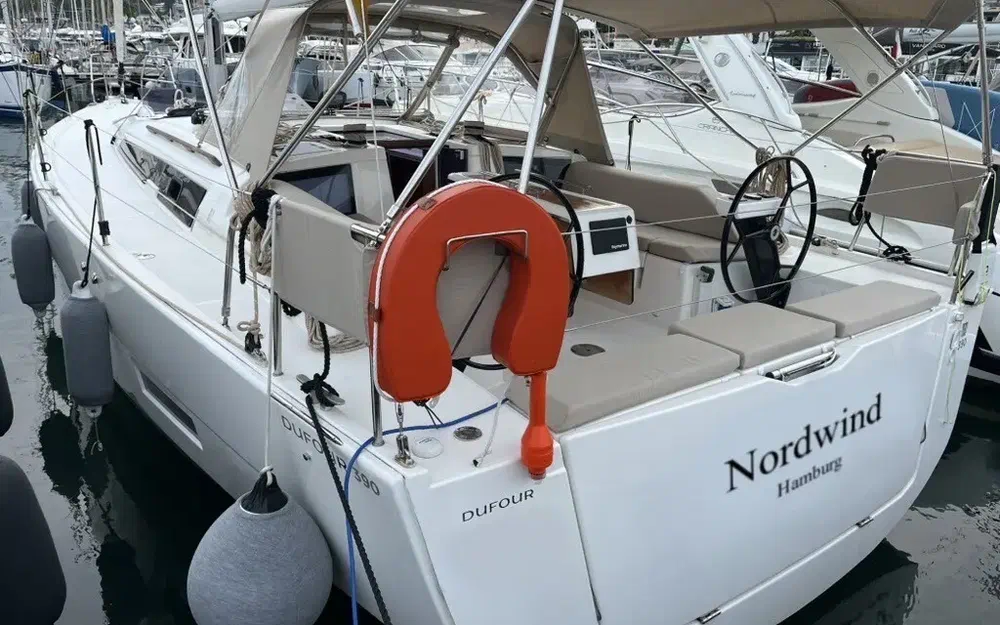 slider 1 Dufour 390 Grand Large