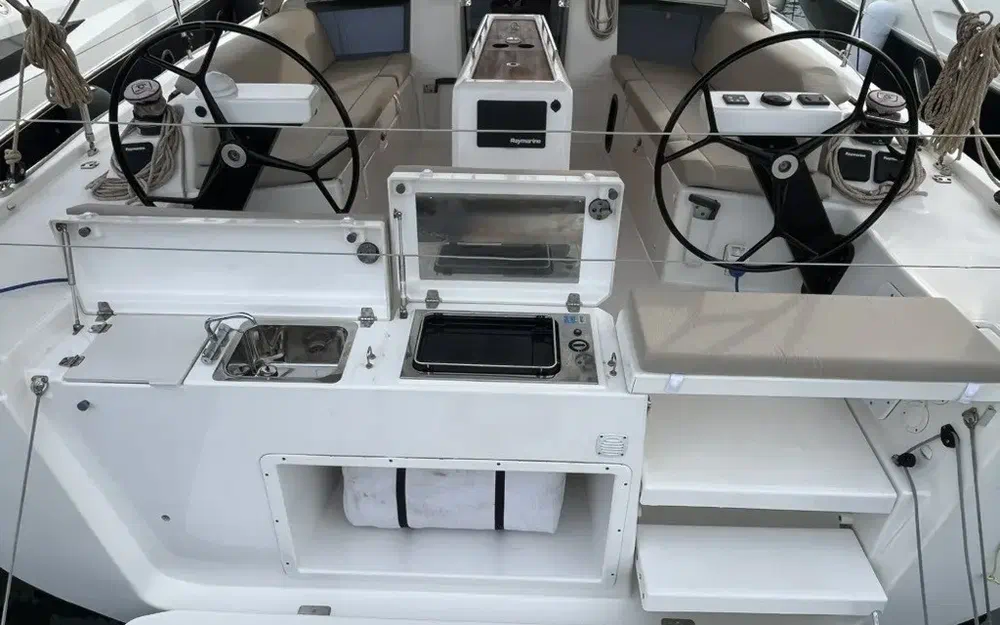 slider 3 Dufour 390 Grand Large