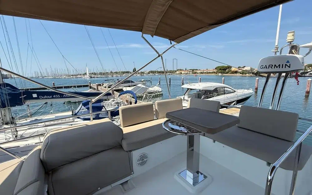 slider 10 Jeanneau Prestige 420 Fly