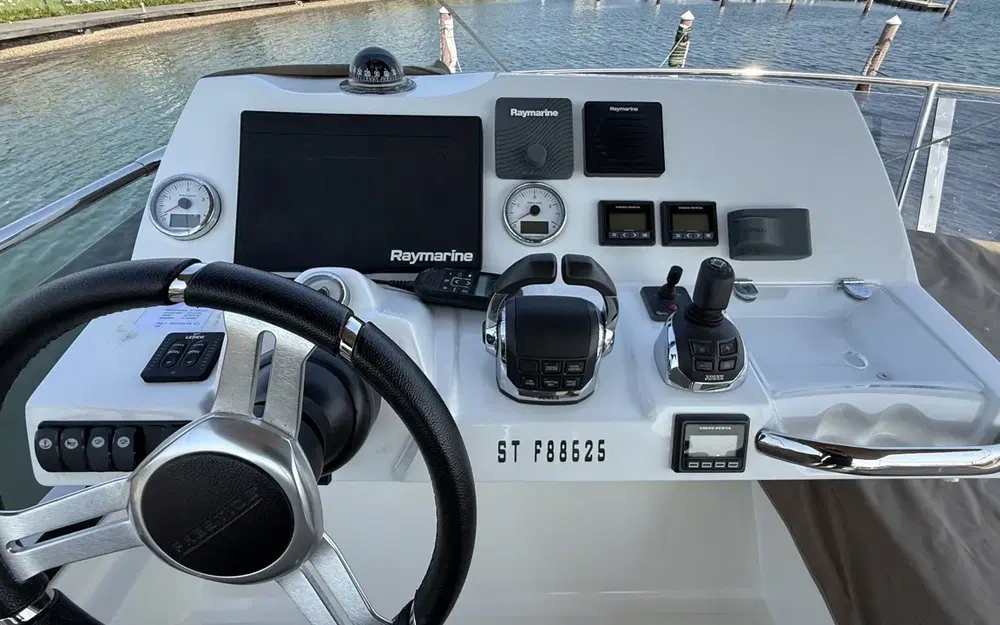 slider 15 Jeanneau Prestige 420 Fly