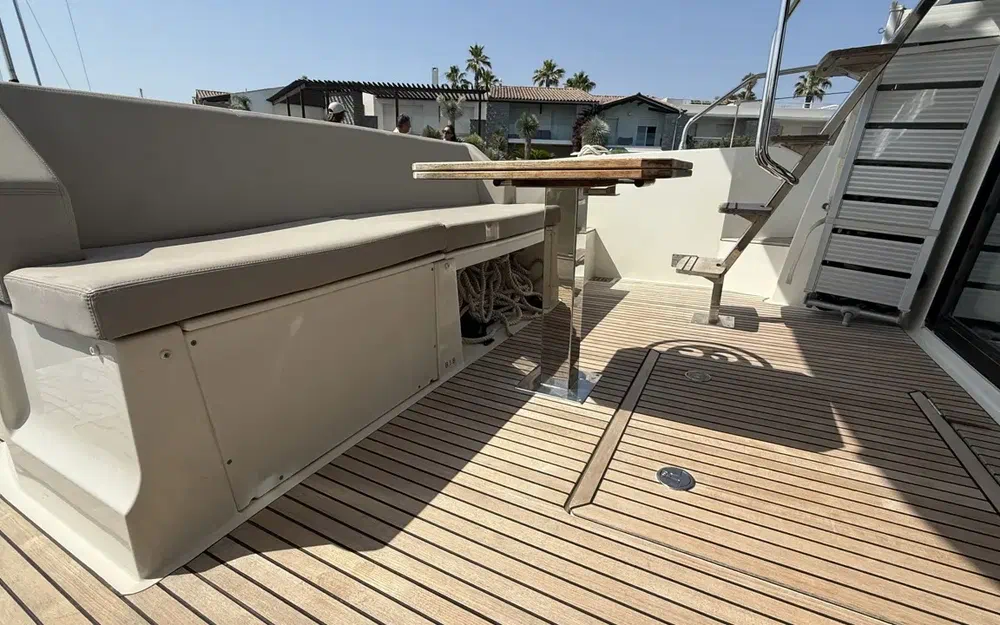 slider 16 Jeanneau Prestige 420 Fly