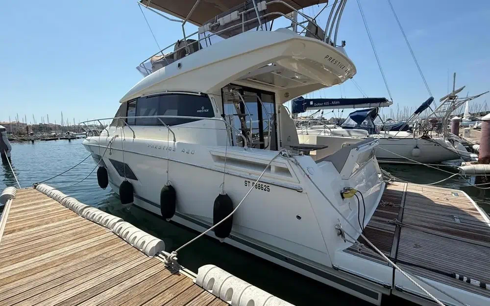 slider 1 Jeanneau Prestige 420 Fly