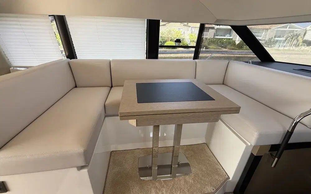 slider 21 Jeanneau Prestige 420 Fly