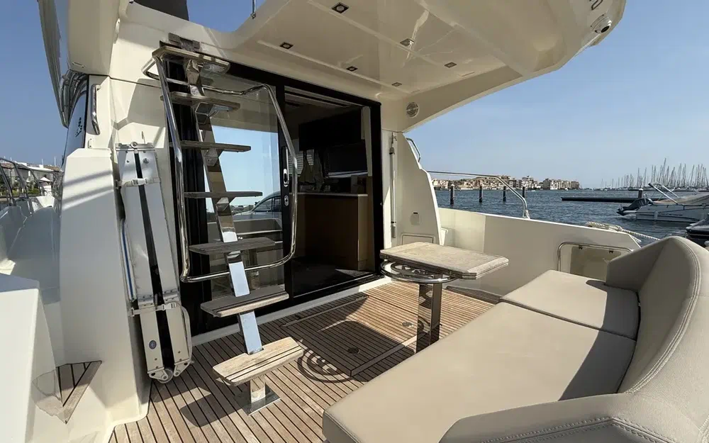 slider 3 Jeanneau Prestige 420 Fly