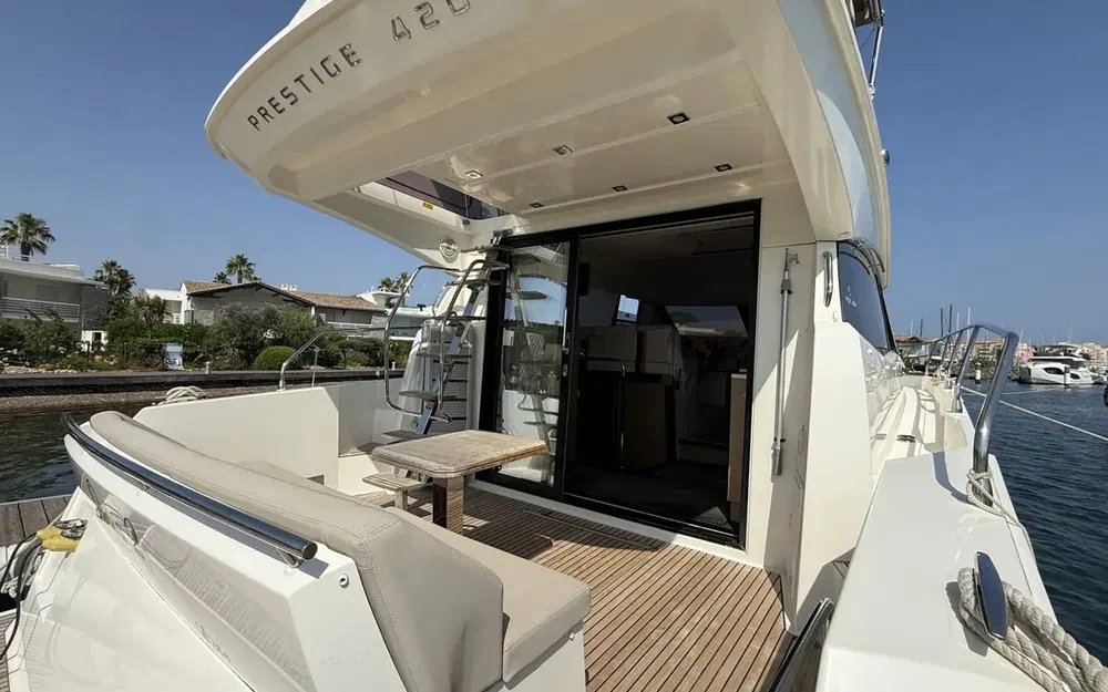 slider 4 Jeanneau Prestige 420 Fly