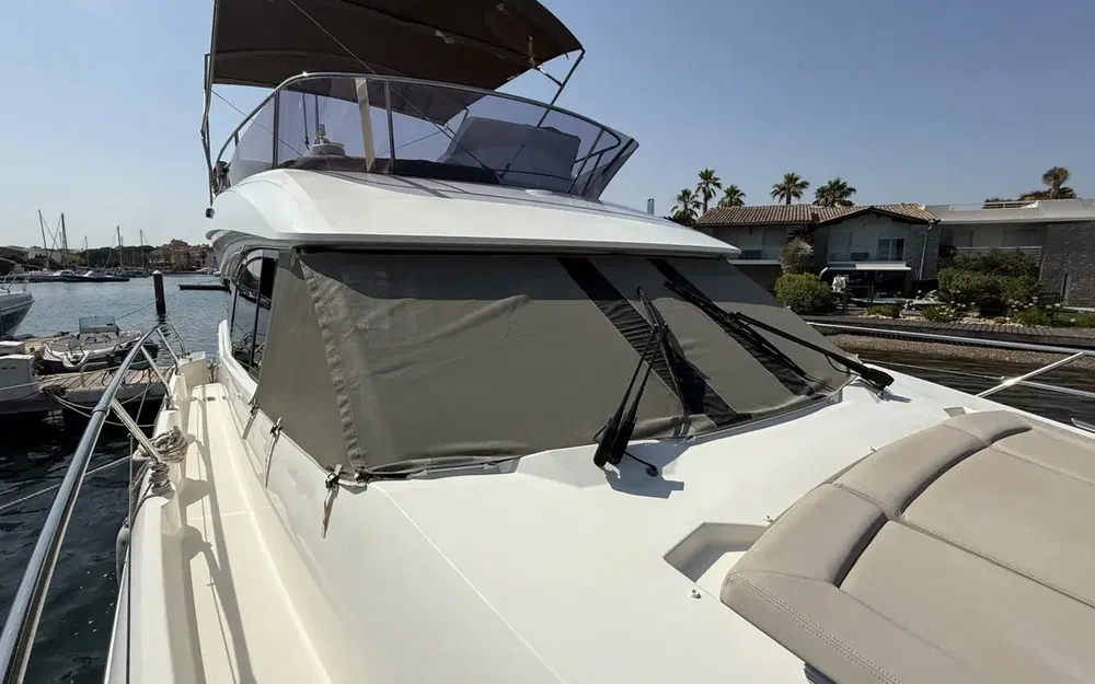 slider 6 Jeanneau Prestige 420 Fly