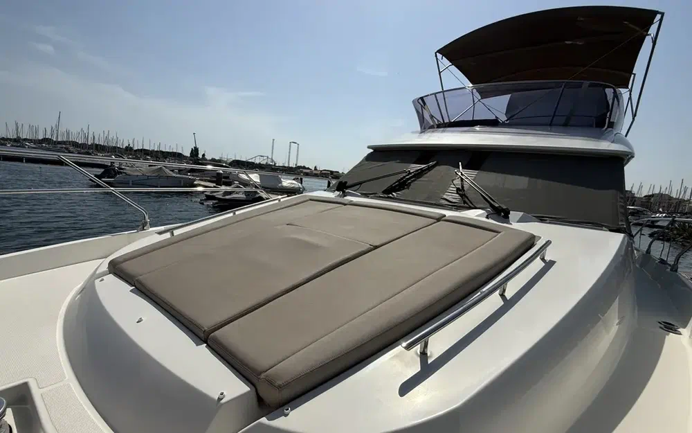 slider 8 Jeanneau Prestige 420 Fly