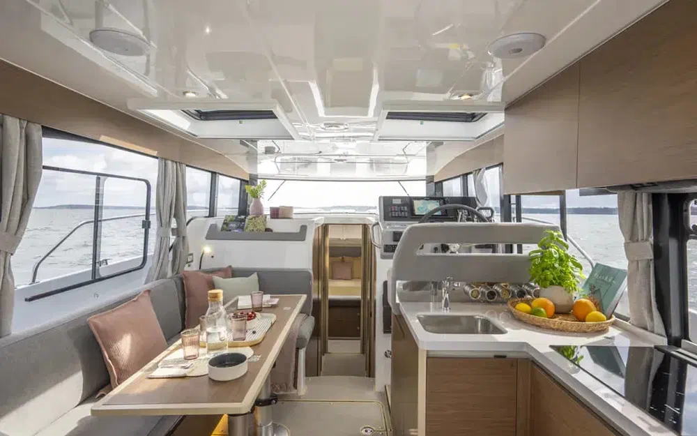 slider 2 Delphia 11 Sedan