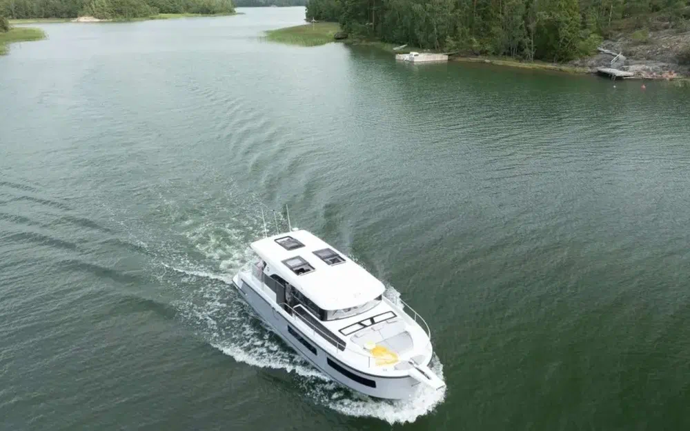 slider 3 Delphia 11 Sedan