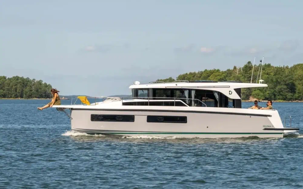 slider 4 Delphia 11 Sedan