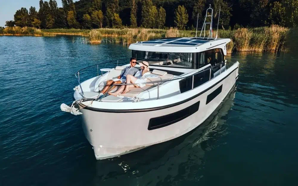 slider 0 Delphia 11 Sedan