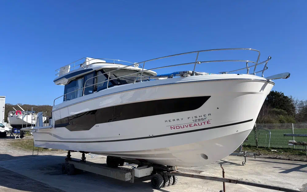 slider 0 Jeanneau Merry Fisher 1295 Fly