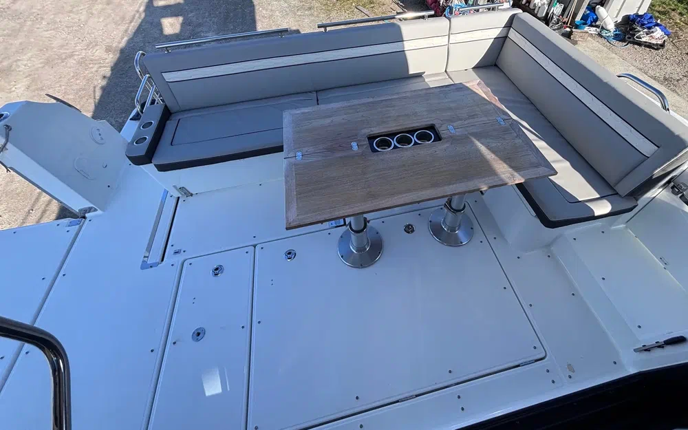 slider 9 Jeanneau Merry Fisher 1295 Fly