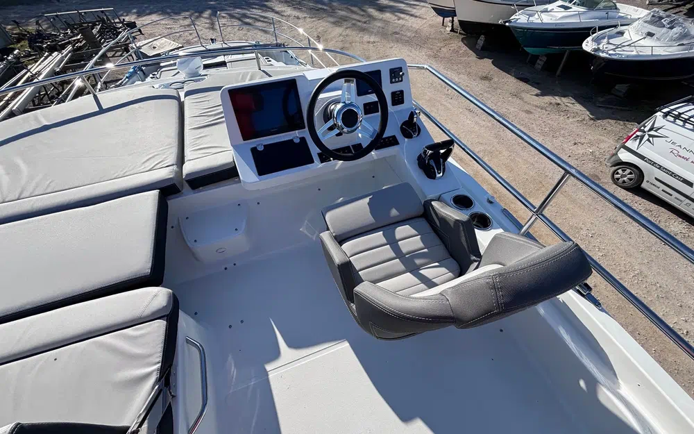 slider 5 Jeanneau Merry Fisher 1295 Fly