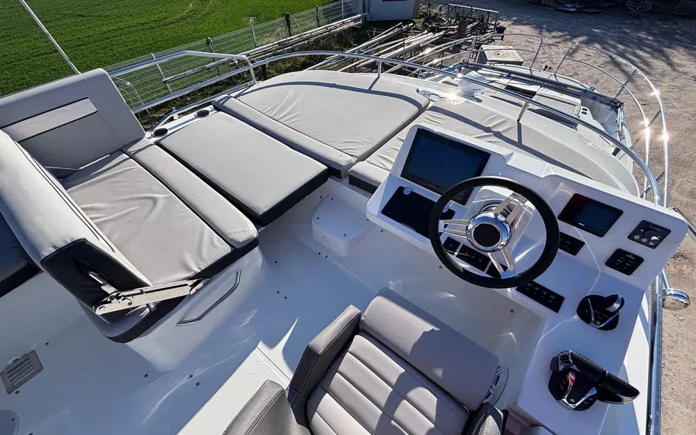 slider 6 Jeanneau Merry Fisher 1295 Fly