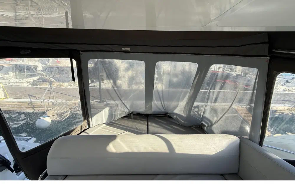 slider 9 Beneteau Flyer Gran Turismo 44