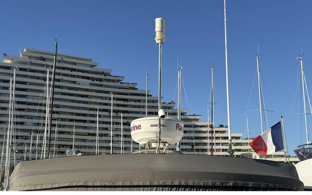 slider 2 Beneteau Flyer Gran Turismo 44