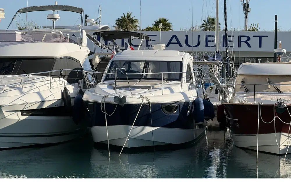 slider 3 Beneteau Flyer Gran Turismo 44