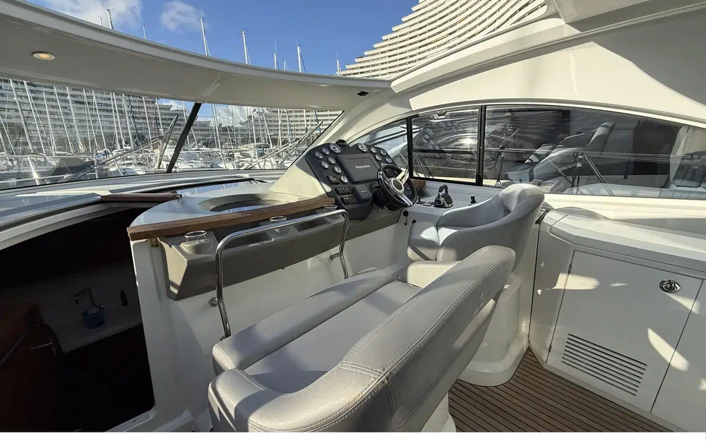 slider 4 Beneteau Flyer Gran Turismo 44