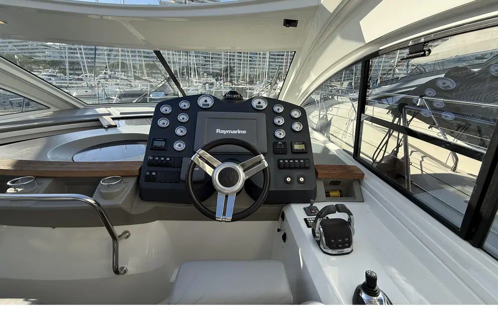 slider 5 Beneteau Flyer Gran Turismo 44