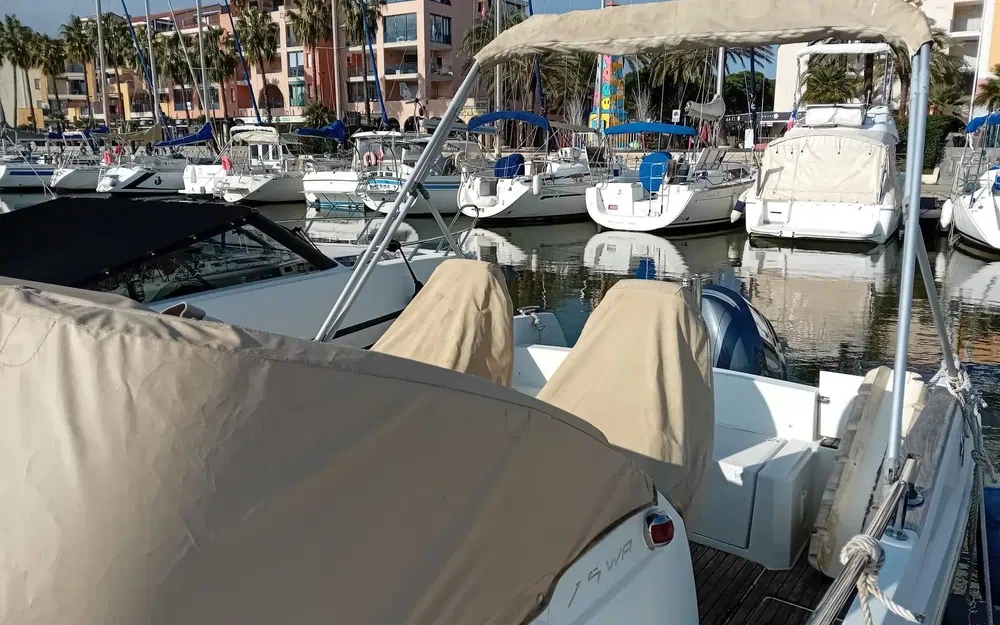 slider 7 Jeanneau Cap Camarat 7.5 WA