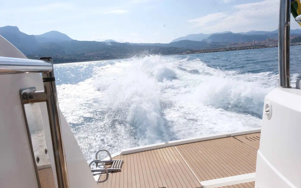 slider 9 Fountaine Pajot My 44